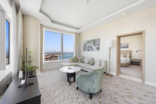 Stunning 1-BR Apartment In Heart Of The Palm - image 6