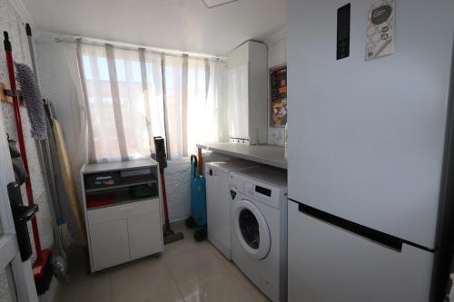 Torrevieja Spectacular Townhouse - image 3
