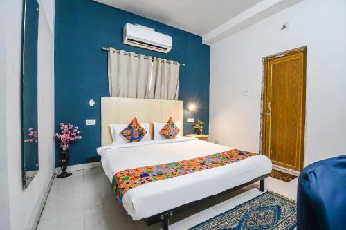 Deluxe Room room in Hotel O by OYO Welcome Inn