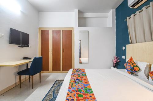 Deluxe Room image 2