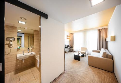 Grandior Hotel Prague - image 14