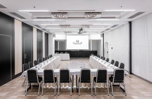 Grandior Hotel Prague - image 10