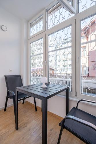 Modern and Calm 2BDRM Apt in City Centre 2