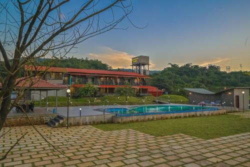 10 bedrooms, 26 beds