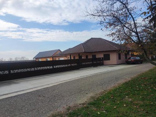 Andi Apartman in Pacsér