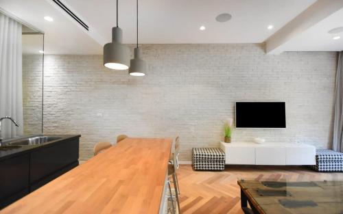 The Queen 2BR in Rupin St by HolyGuest - image 3