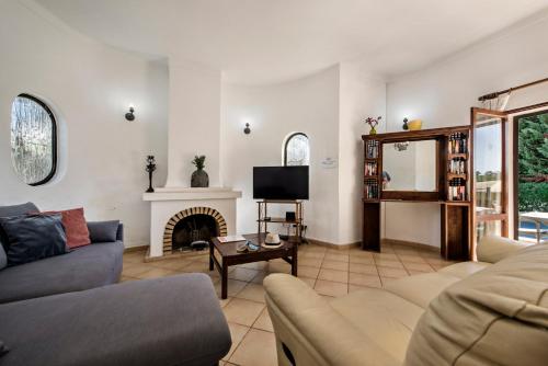 Located in an exclusive residential area of Vilamoura - image 3