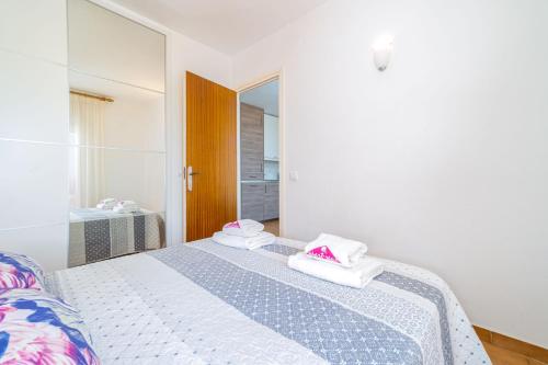 One-Bedroom Apartment image 10