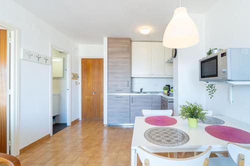 One-Bedroom Apartment image 9