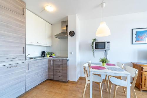 One-Bedroom Apartment image 7