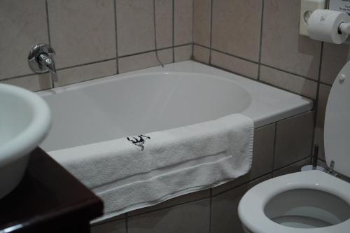  Double Room image 7