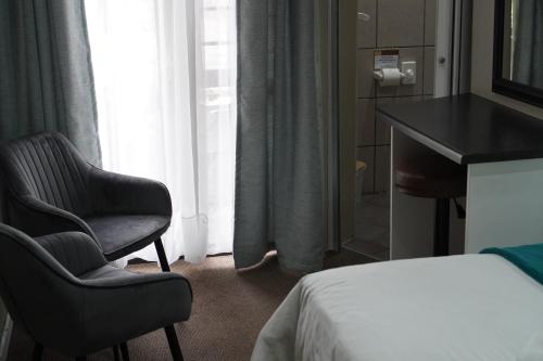  Double Room image 5