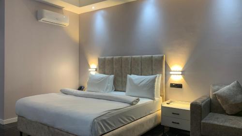 Premium apart with pool, billards and parking, Jaunde