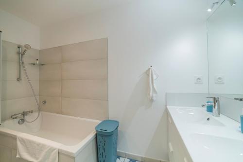 ห้องน้ำ, L'Horeb - Maison hyper centre in ปาแร-เลอ-โมเนียล