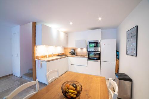 ห้องครัว, L'Horeb - Maison hyper centre in ปาแร-เลอ-โมเนียล