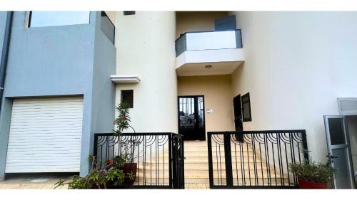 Buitenkant, Res'Zac in Rufisque