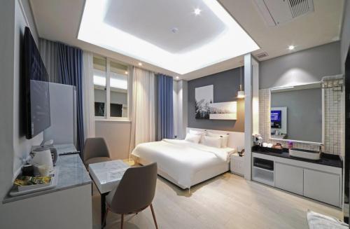 Seosan Hound Seosan Lake Park in Seosan-si