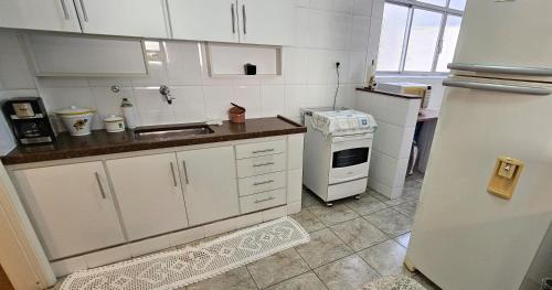 Kitchen, Boa Localizacao - 3 Quartos - Praia Asturias near Ratho's Beach Beer Bar Pria Do Tombo Guaruja