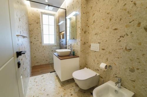 2 Steps from city center apt 3 1, Тирана (фото 7)