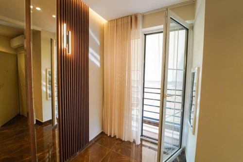 2 Steps from city center apt 3 1, Тирана (фото 9)
