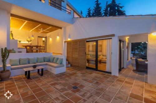Villa with Private Pool image 4