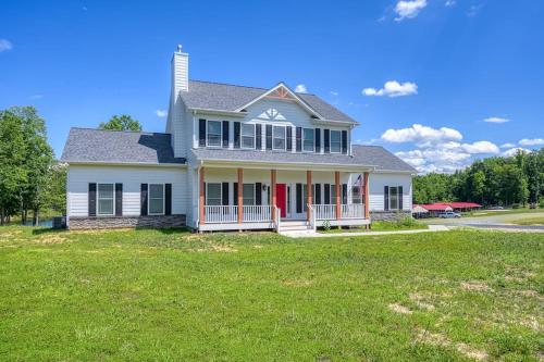 Red Door on the Lake in Bumpass, Vereinigte Staaten von Amerika