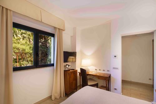 Classic Double Room image 5