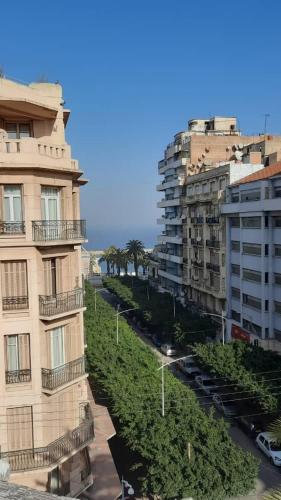 Appartement centre ville Oran in Hai El Moudjahiddine