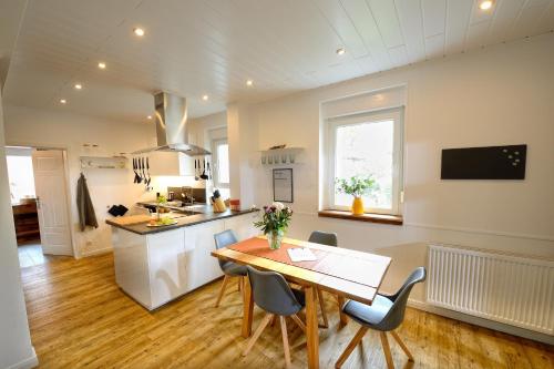 Chalet-Apartement in ehemaliger Hofraite in Bruchkobel