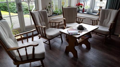 ห้องส่วนกลางสำหรับนั่งเล่น/ดูทีวี, Pension Hampel in ชมาลเลนเบิร์ก