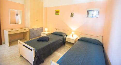 2 bedrooms, 3 beds