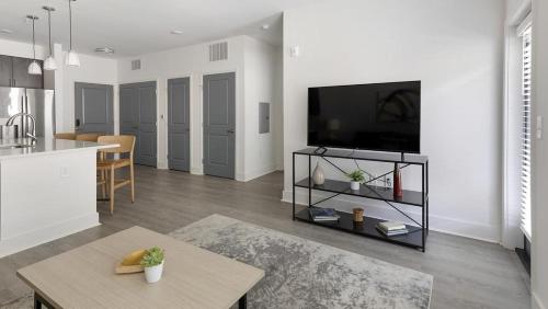 Landing at Station at Crestline - 2 Bedrooms in Mountain Brook in Birmingham, USA