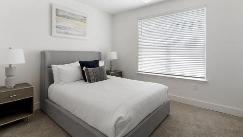 Landing at Station at Crestline - 2 Bedrooms in Mountain Brook in Birmingham, USA