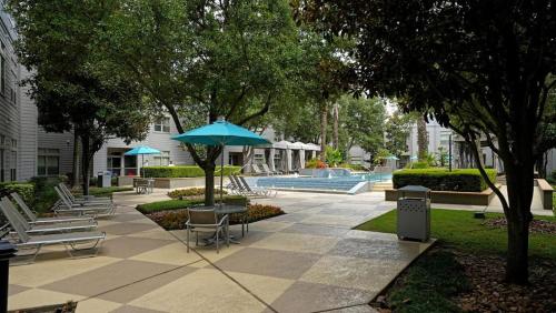 Landing at Voyager at Space Center - 2 Bedrooms in East Pasadena in Houston, USA