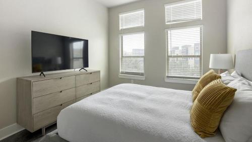 Landing at Voyager at Space Center - 2 Bedrooms in East Pasadena in Houston, USA