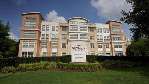 Landing at Voyager at Space Center - 1 Bedroom in East Pasadena in Houston, USA