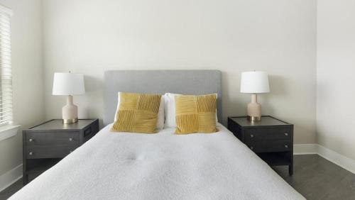 Landing at Voyager at Space Center - 1 Bedroom in East Pasadena in Houston, USA