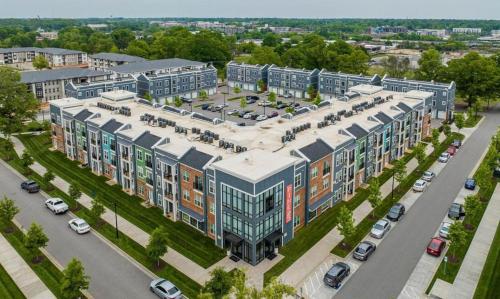 Landing at Pine 25 North End - 1 Bedroom in Tryon Hills in Charlotte, USA