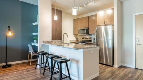 Landing at The Flats at Shadow Glen - 2 Bedrooms in Shadowglen in Manor, USA