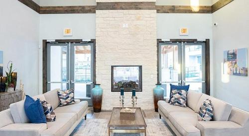 Landing at The Flats at Shadow Glen - 2 Bedrooms in Shadowglen in Manor, USA