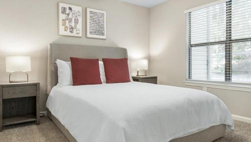 Landing at Vida East - 1 Bedroom in Church Hill in Richmond, USA
