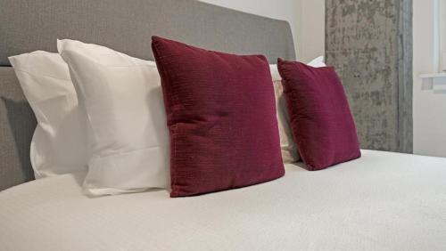 Landing at Madrone - 1 Bedroom in Central District