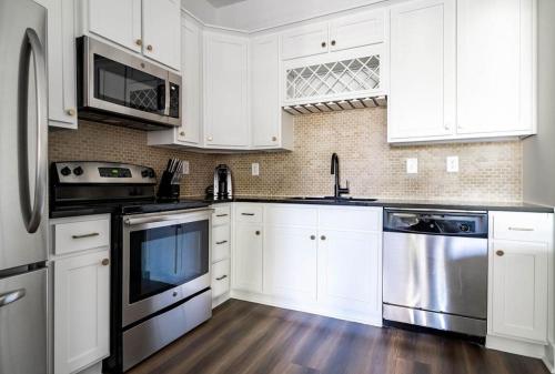 Landing at Lofts at Weston Lakeside - 1 Bedroom in Cary in Cary, USA