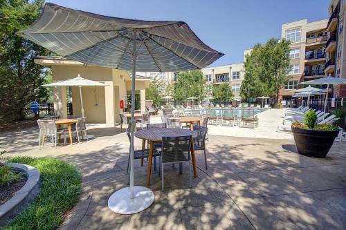 Landing at The Arboretum - 2 Bedrooms in The Arboretum in Cary, USA