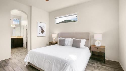 Landing at The Arboretum - 2 Bedrooms in The Arboretum in Cary, USA