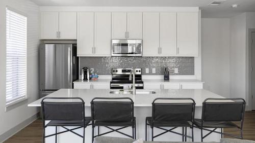 Landing at The Gallery - 2 Bedrooms in Huntsville in Huntsville, USA