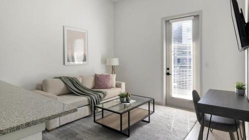 Landing at Cedar Lakes - 1 Bedroom in Dallas in Dallas, USA