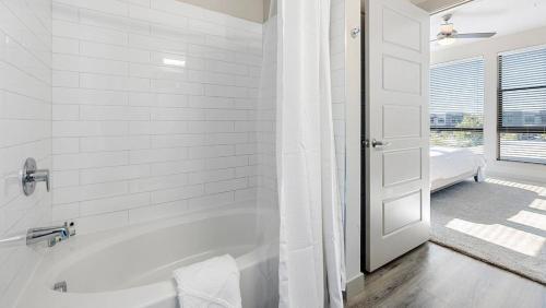 Landing at Meeting Street Lofts - Studio in East Central in Charleston, USA