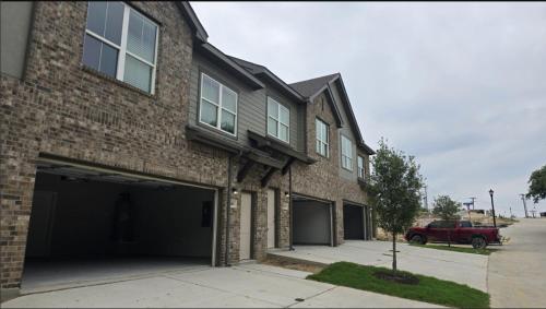 Landing at stone lake townhomes - 3 Bedrooms in Weatherford in Weatherford, USA