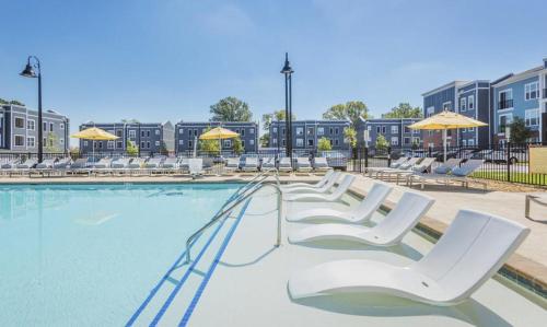 Landing at Pine 25 North End - 1 Bedroom in Tryon Hills in Charlotte, USA